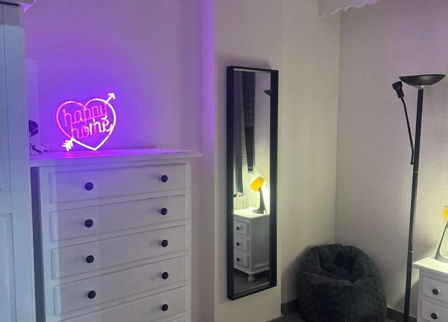 Cozy Private Room Near Beach - Females Only Malaga 0*,  Spain